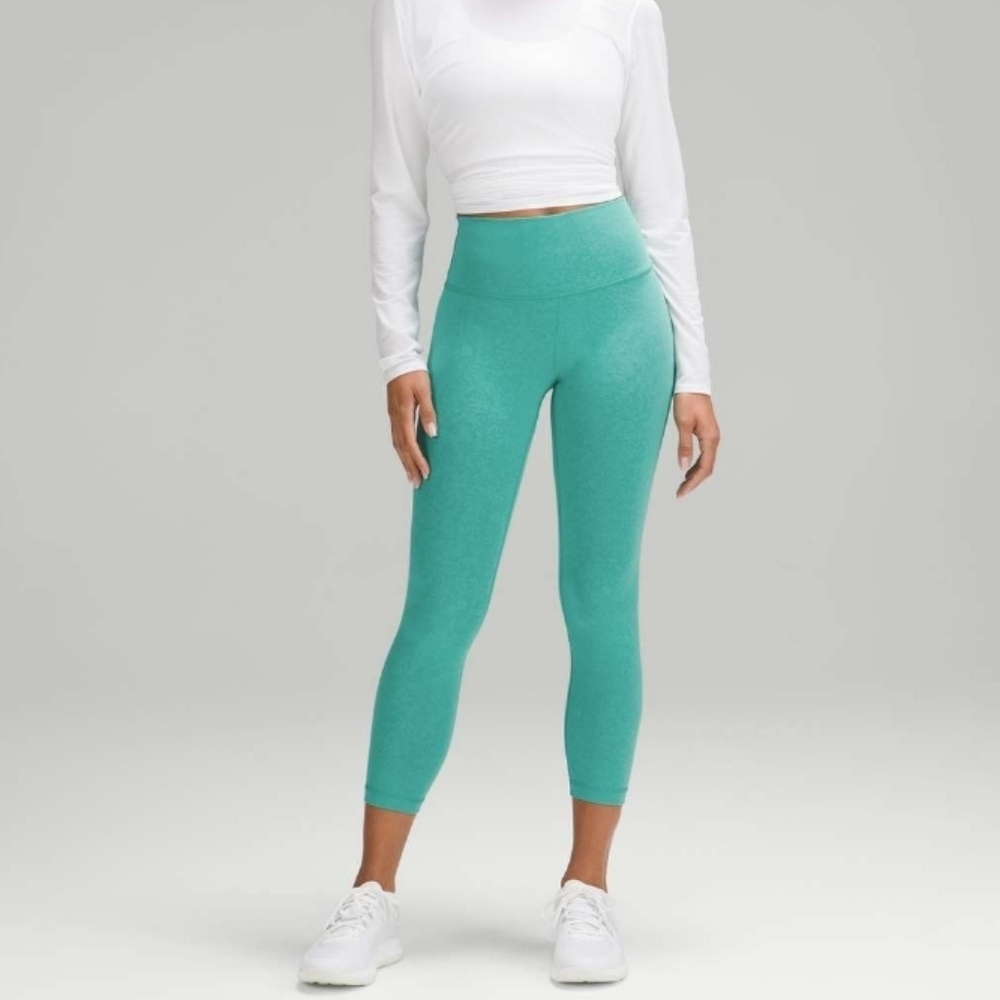 Lululemon Wunder Train High-Rise Crop Legging. 22". Blaze Maldives Green. Size 8